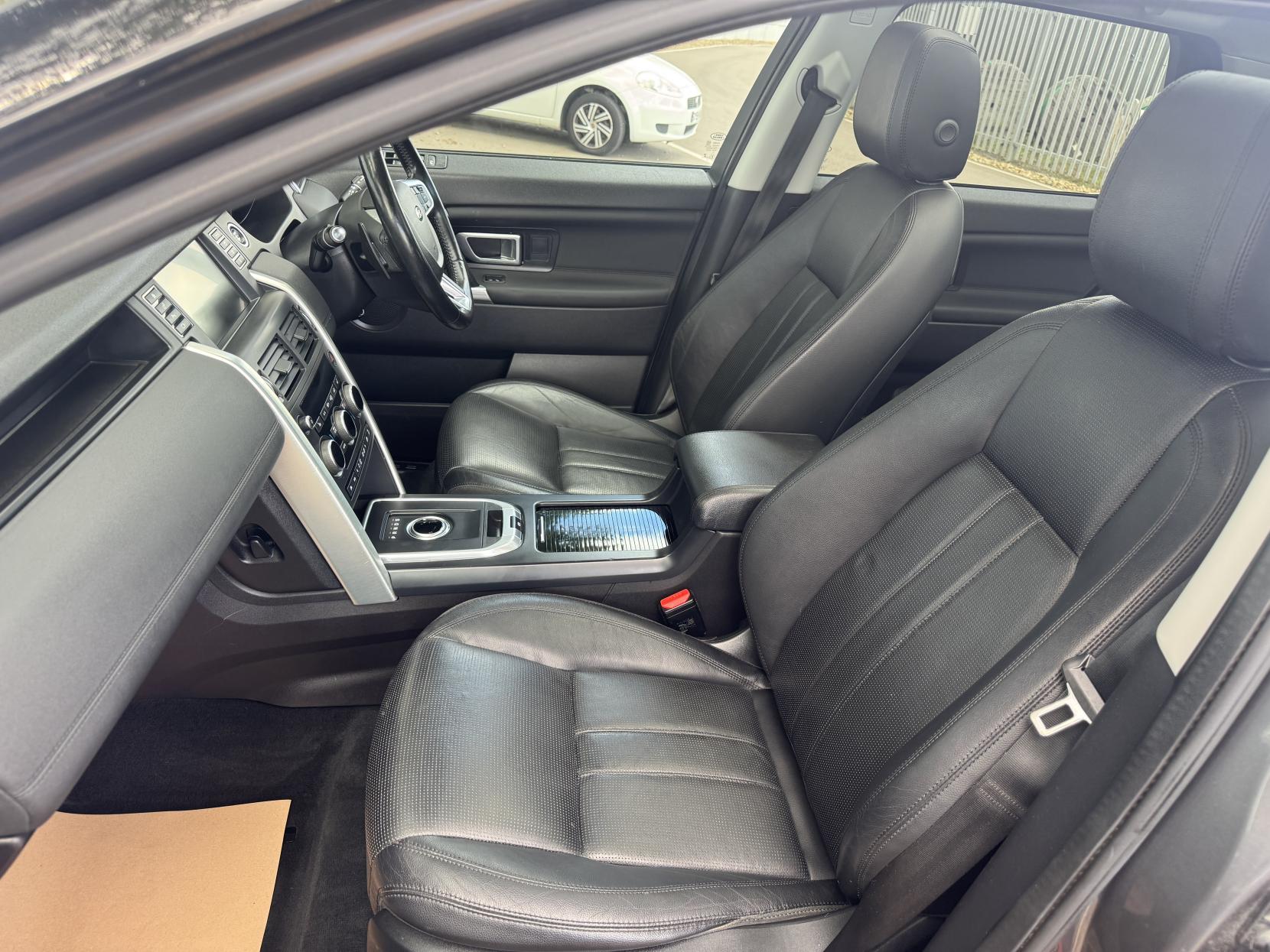 Land Rover Discovery Sport 2.0 TD4 HSE Black SUV 5dr Diesel Auto 4WD Euro 6 (s/s) (180 ps)
