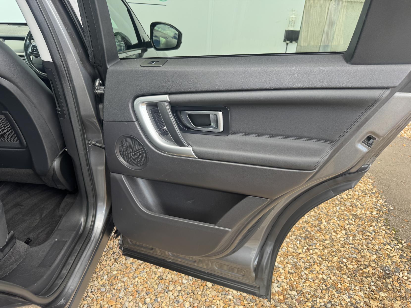 Land Rover Discovery Sport 2.0 TD4 HSE Black SUV 5dr Diesel Auto 4WD Euro 6 (s/s) (180 ps)
