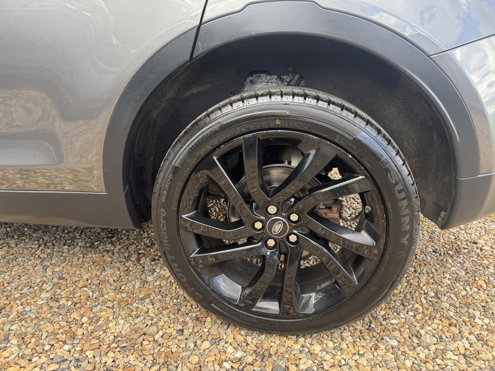 Land Rover Discovery Sport 2.0 TD4 HSE Black SUV 5dr Diesel Auto 4WD Euro 6 (s/s) (180 ps)