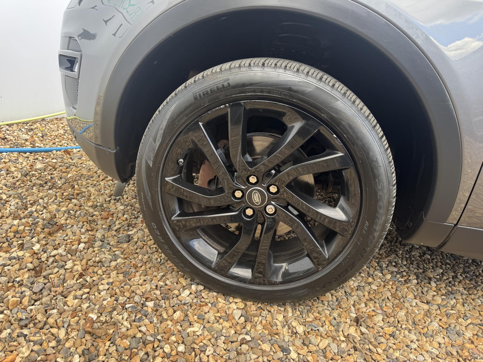 Land Rover Discovery Sport 2.0 TD4 HSE Black SUV 5dr Diesel Auto 4WD Euro 6 (s/s) (180 ps)