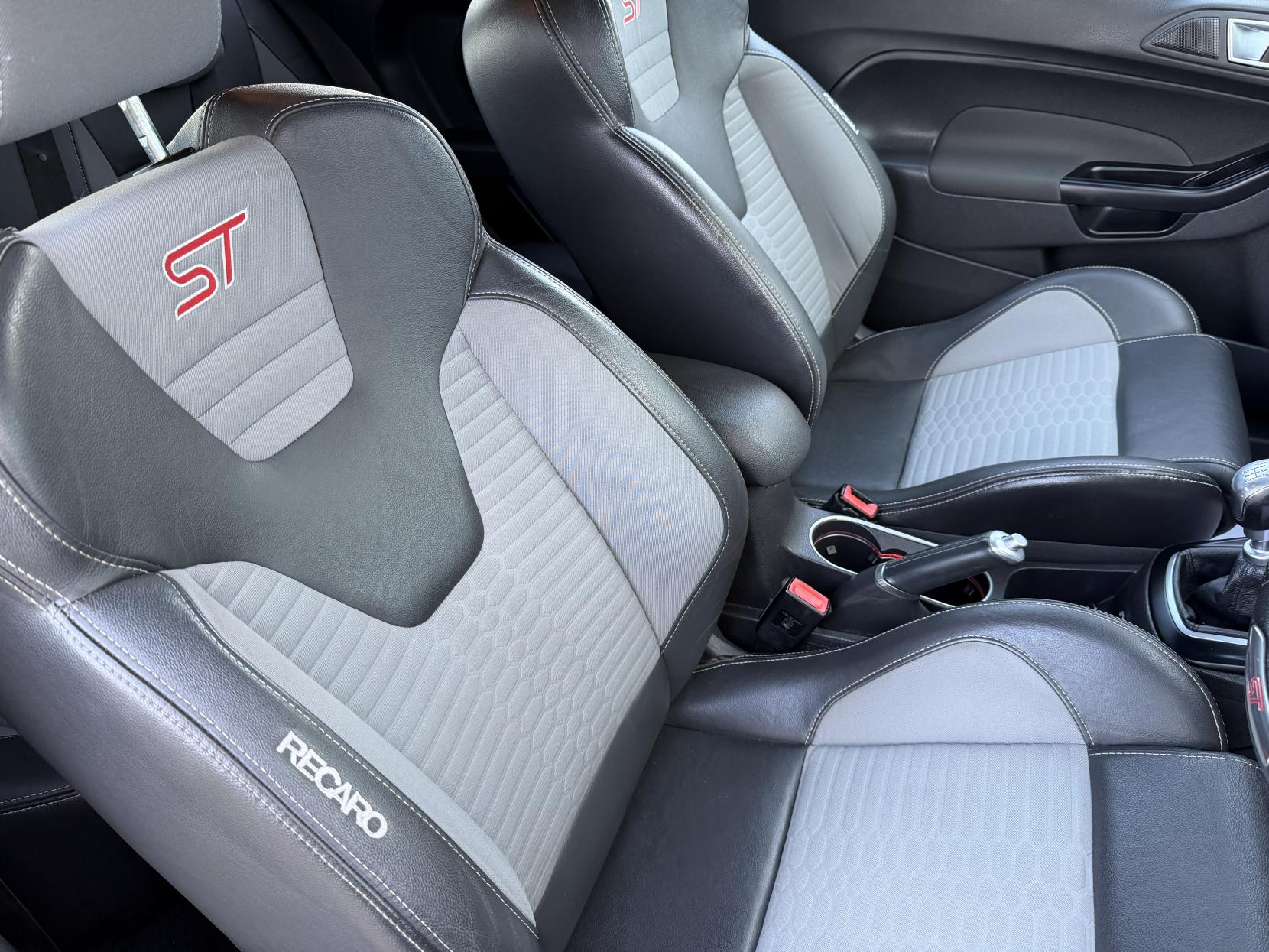 Ford Fiesta 1.6T EcoBoost ST-2 Hatchback 3dr Petrol Manual Euro 5 (182 ps)