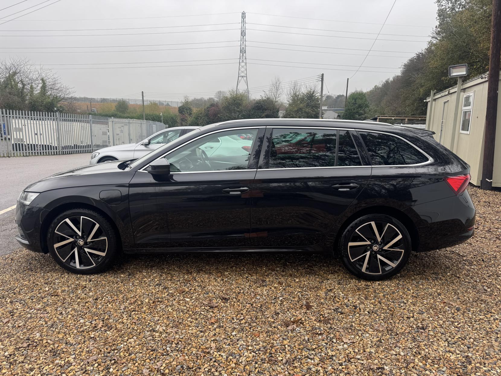 Skoda Octavia 1.4 TSI iV 13kWh SE L Estate 5dr Petrol Plug-in Hybrid DSG Euro 6 (s/s) (204 ps)