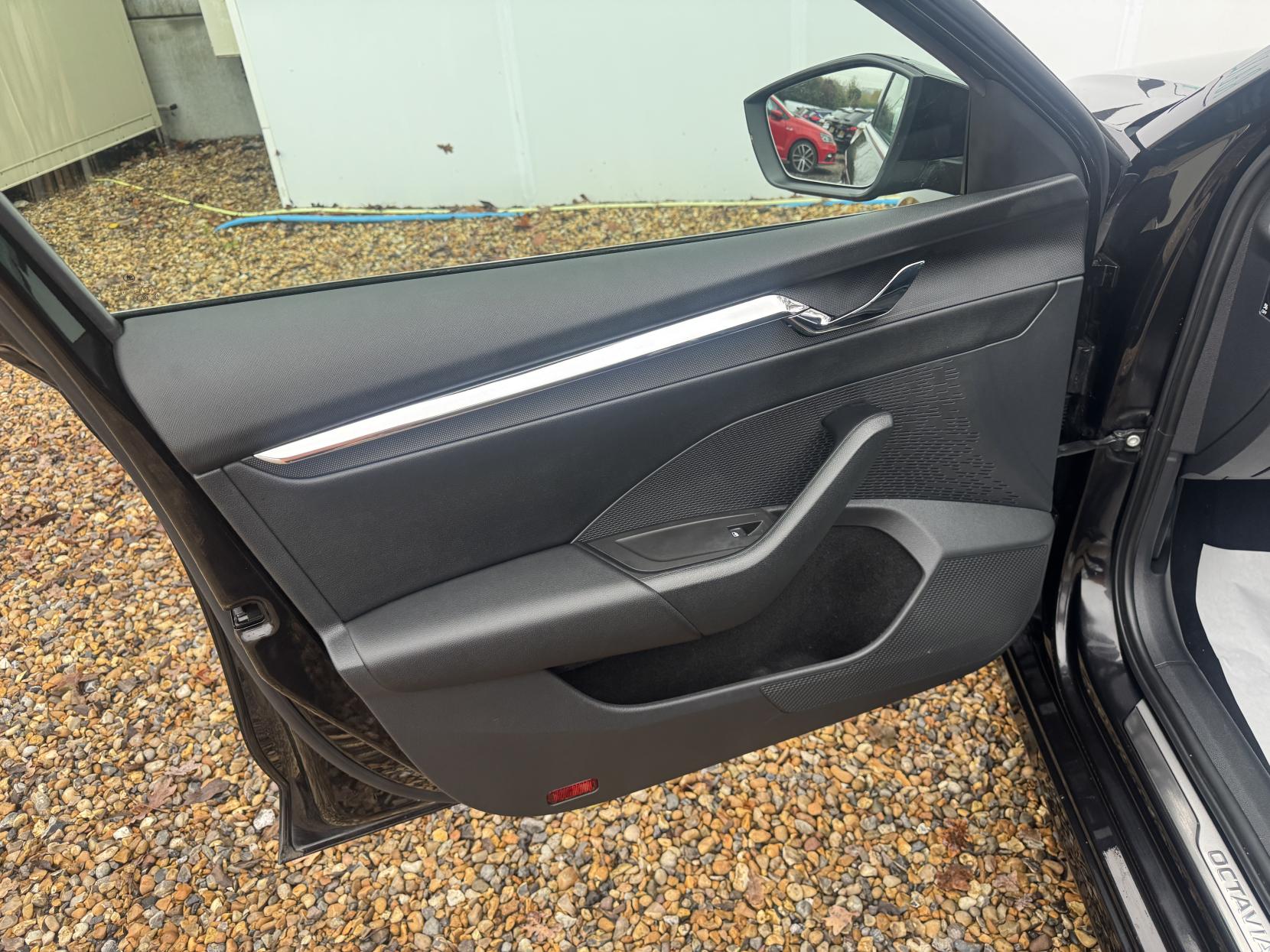 Skoda Octavia 1.4 TSI iV 13kWh SE L Estate 5dr Petrol Plug-in Hybrid DSG Euro 6 (s/s) (204 ps)