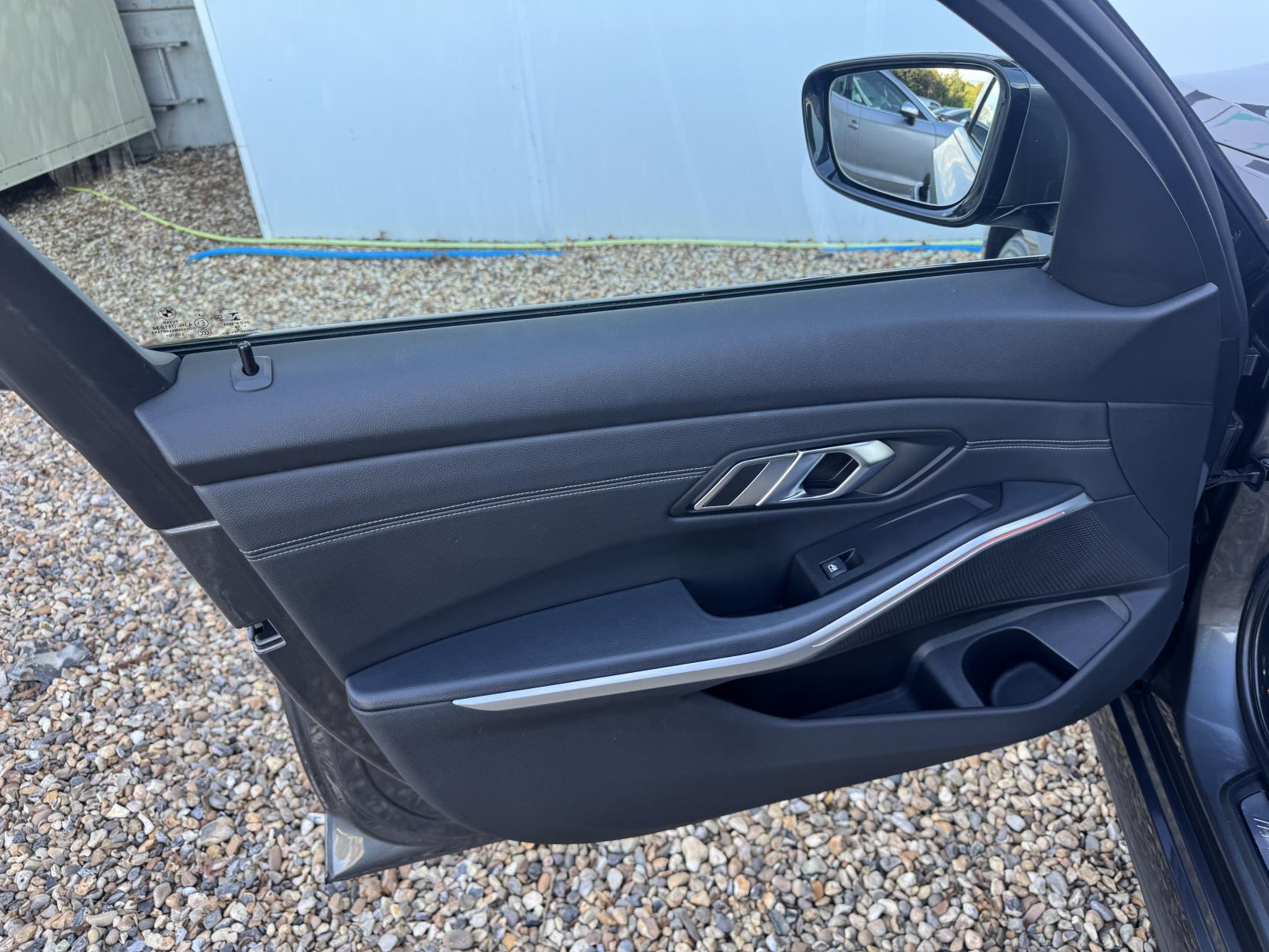 BMW 3 Series 2.0 330e 12kWh M Sport Saloon 4dr Petrol Plug-in Hybrid Auto Euro 6 (s/s) (292 ps)