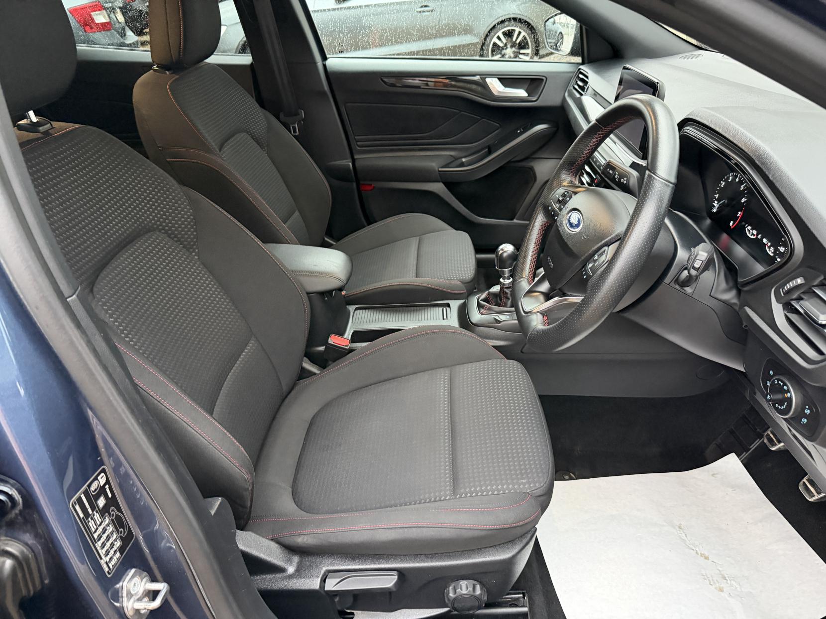 Ford Focus 1.0T EcoBoost ST-Line Hatchback 5dr Petrol Manual Euro 6 (s/s) (125 ps)