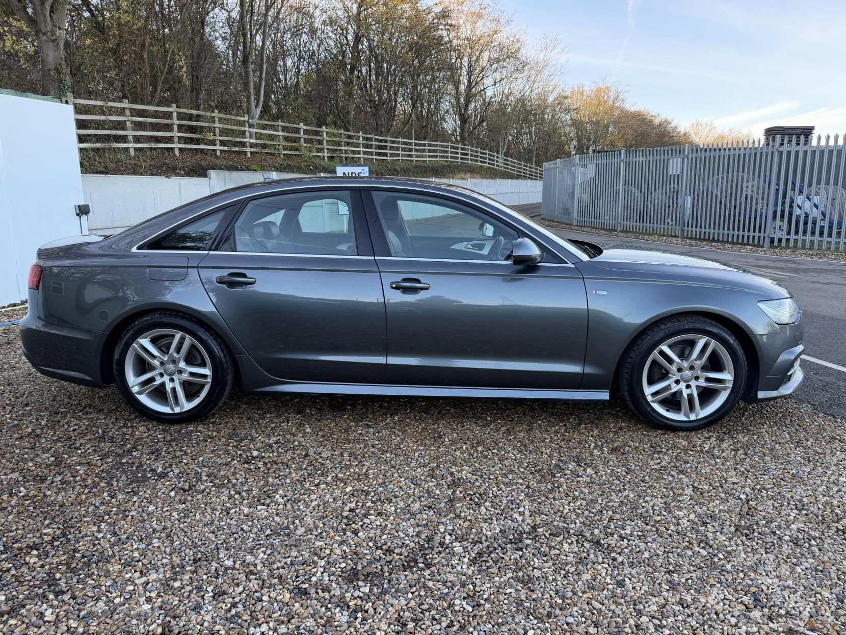 Audi A6 Saloon 2.0 TDI ultra S line Saloon 4dr Diesel S Tronic Euro 6 (s/s) (190 ps)