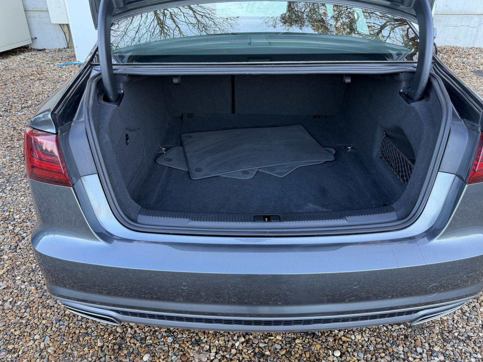 Audi A6 Saloon 2.0 TDI ultra S line Saloon 4dr Diesel S Tronic Euro 6 (s/s) (190 ps)