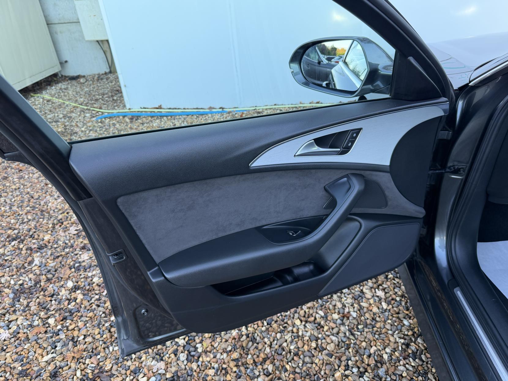 Audi A6 Saloon 2.0 TDI ultra S line Saloon 4dr Diesel S Tronic Euro 6 (s/s) (190 ps)