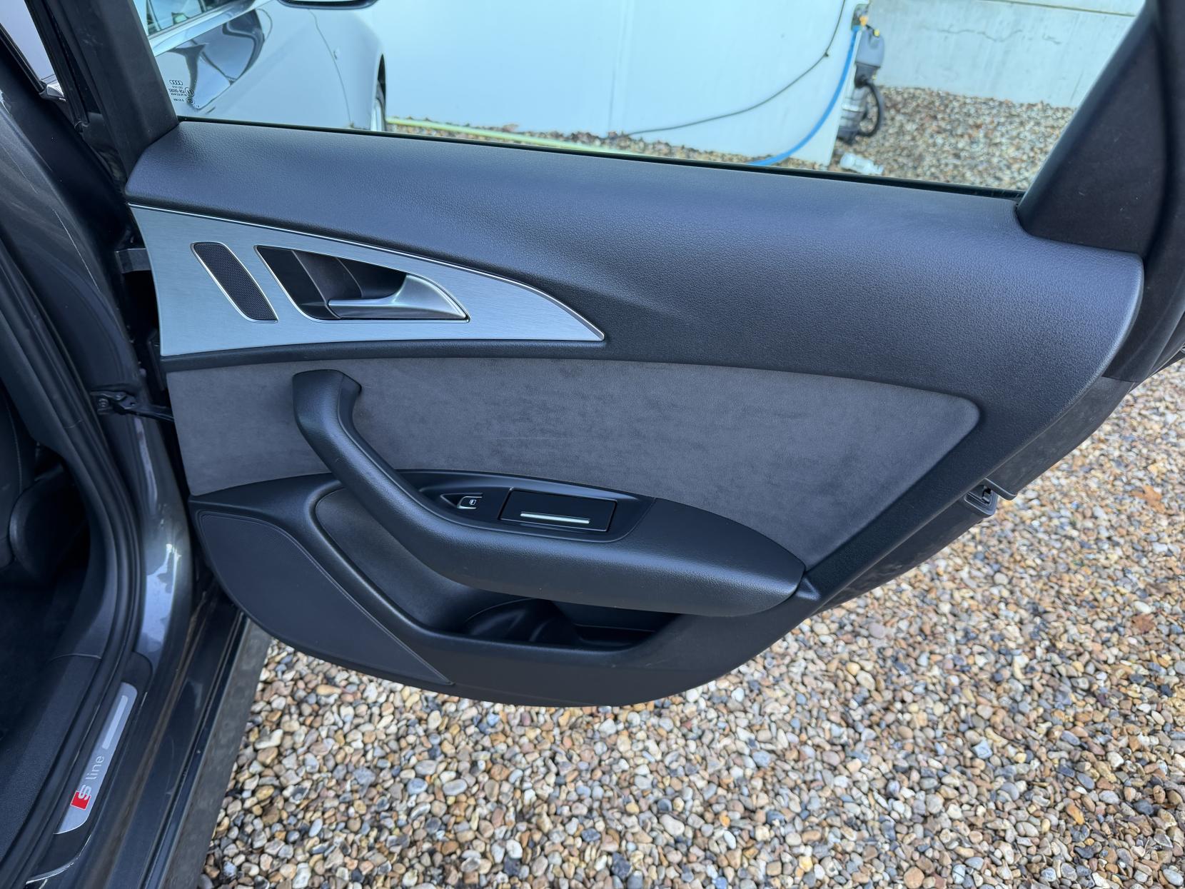 Audi A6 Saloon 2.0 TDI ultra S line Saloon 4dr Diesel S Tronic Euro 6 (s/s) (190 ps)