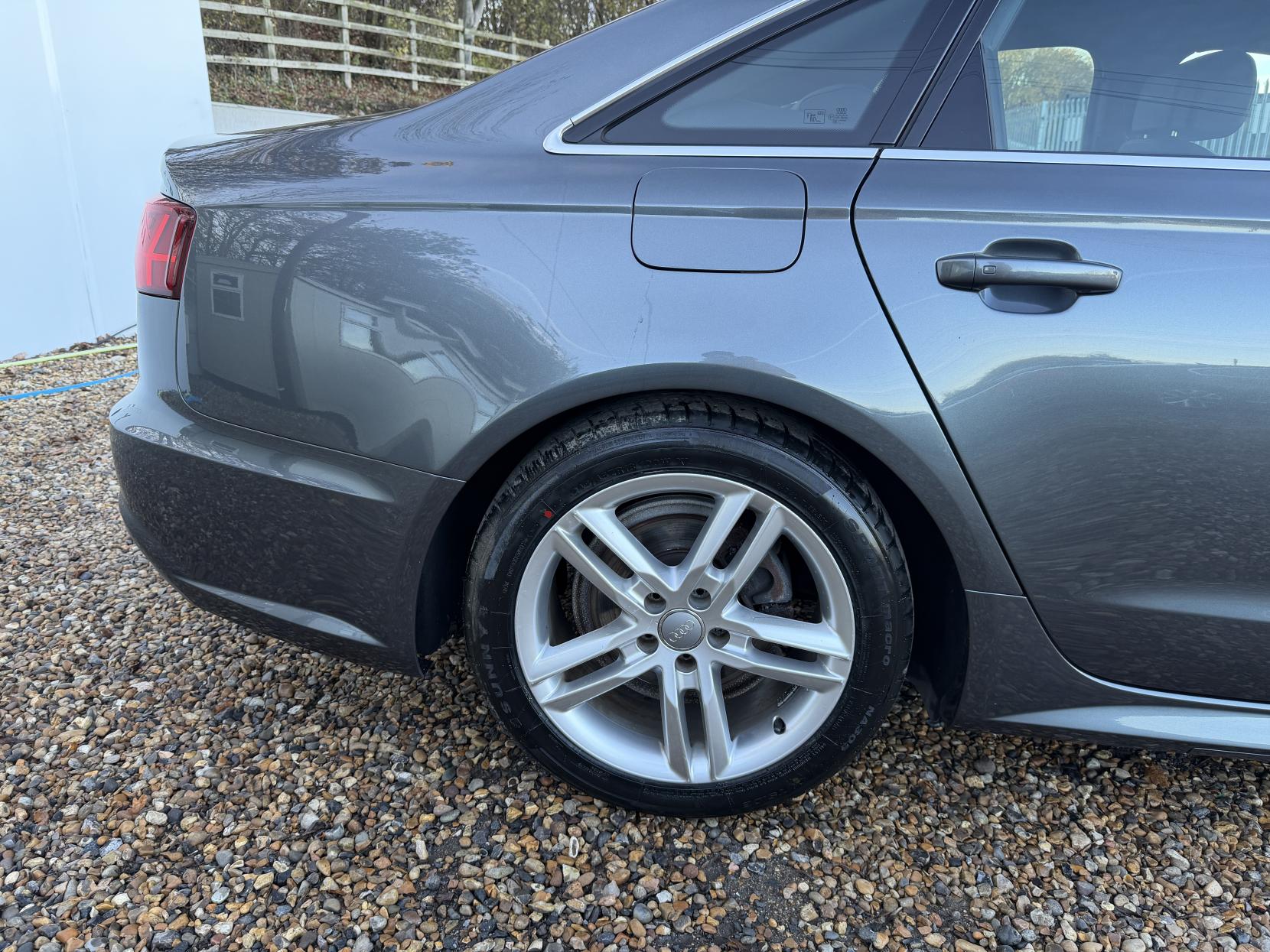 Audi A6 Saloon 2.0 TDI ultra S line Saloon 4dr Diesel S Tronic Euro 6 (s/s) (190 ps)