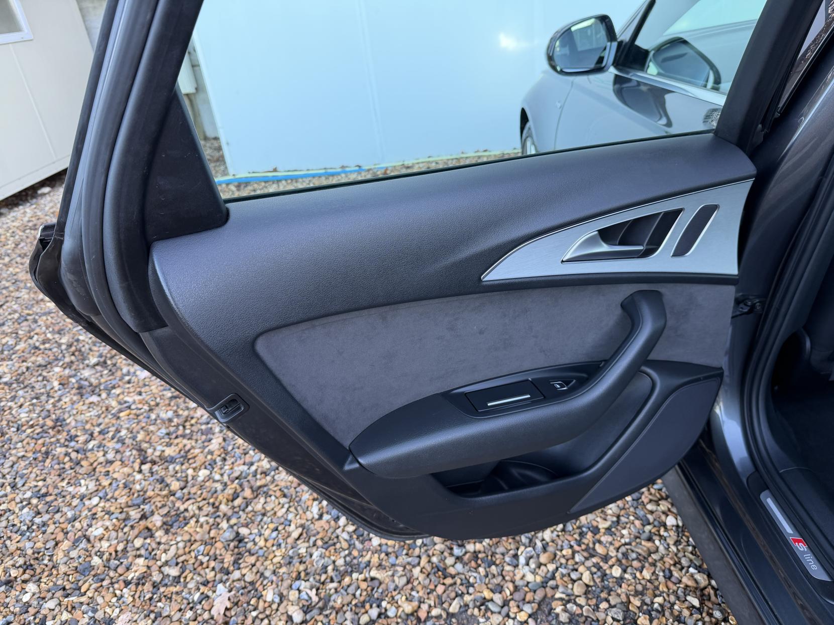 Audi A6 Saloon 2.0 TDI ultra S line Saloon 4dr Diesel S Tronic Euro 6 (s/s) (190 ps)