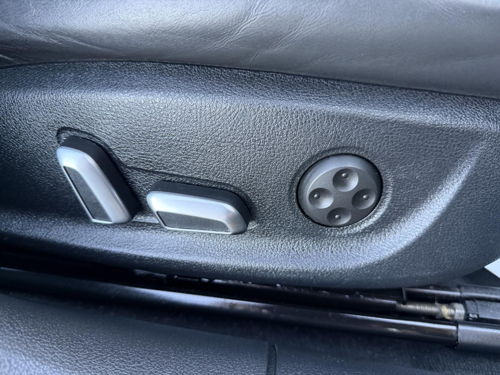 Audi A6 Saloon 2.0 TDI ultra S line Saloon 4dr Diesel S Tronic Euro 6 (s/s) (190 ps)