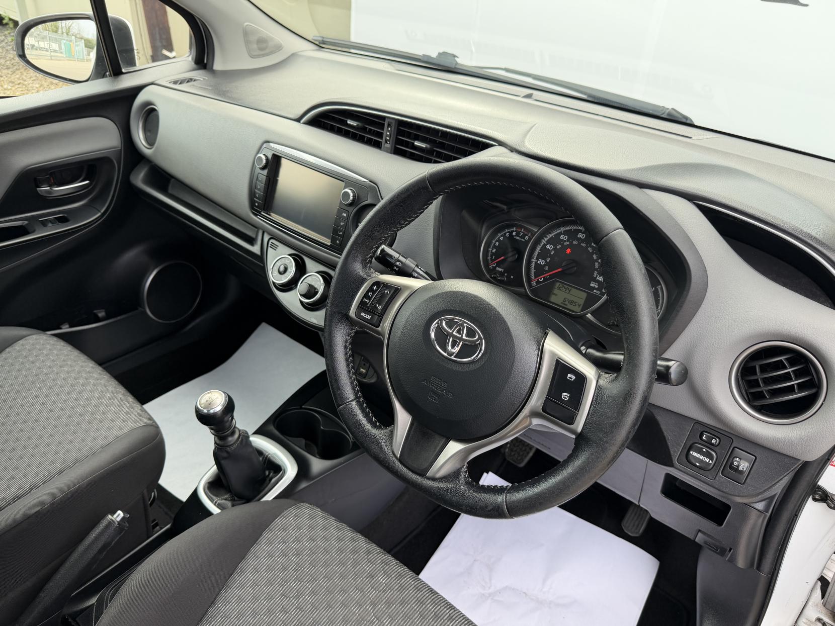 Toyota Yaris 1.33 Dual VVT-i Icon Hatchback 5dr Petrol Manual Euro 5 Euro 5 (99 ps)