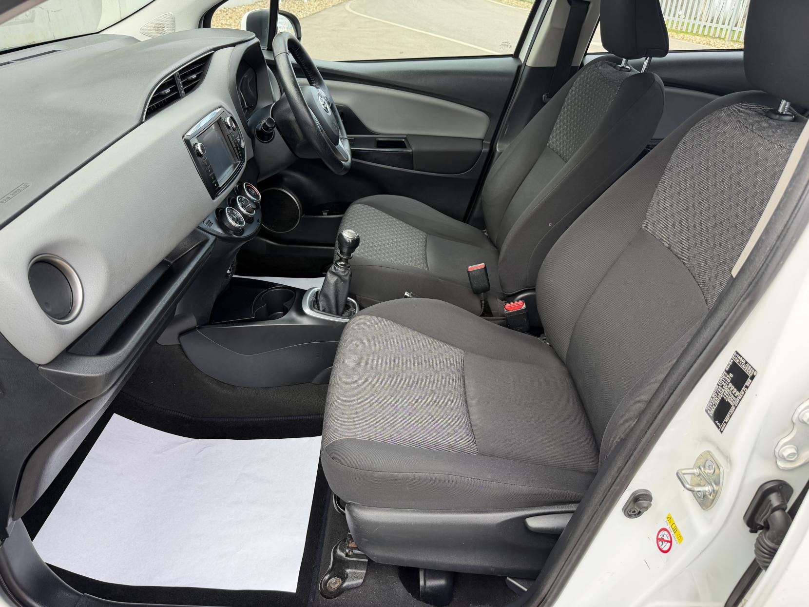 Toyota Yaris 1.33 Dual VVT-i Icon Hatchback 5dr Petrol Manual Euro 5 Euro 5 (99 ps)