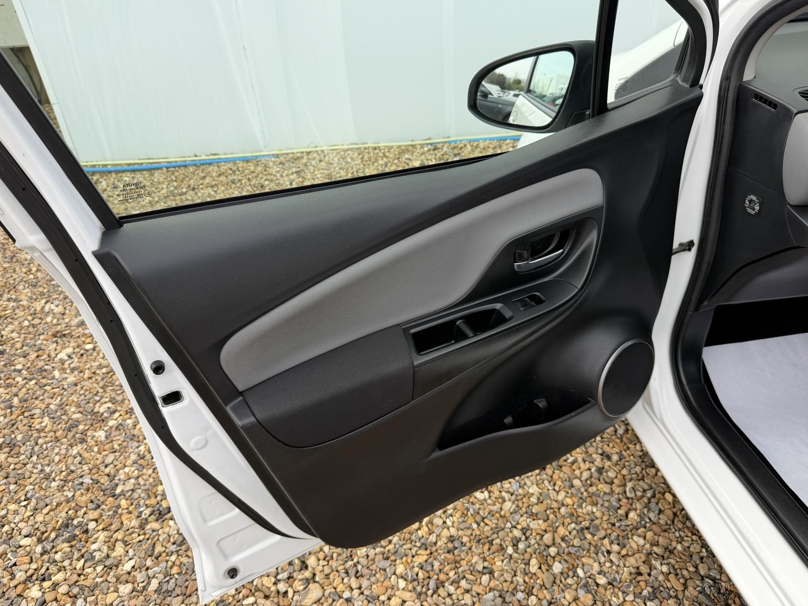 Toyota Yaris 1.33 Dual VVT-i Icon Hatchback 5dr Petrol Manual Euro 5 Euro 5 (99 ps)