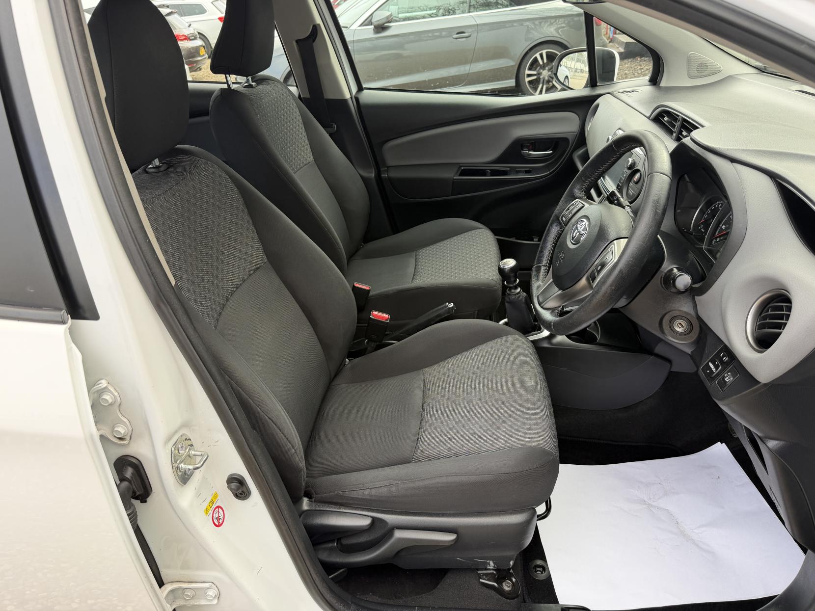 Toyota Yaris 1.33 Dual VVT-i Icon Hatchback 5dr Petrol Manual Euro 5 Euro 5 (99 ps)