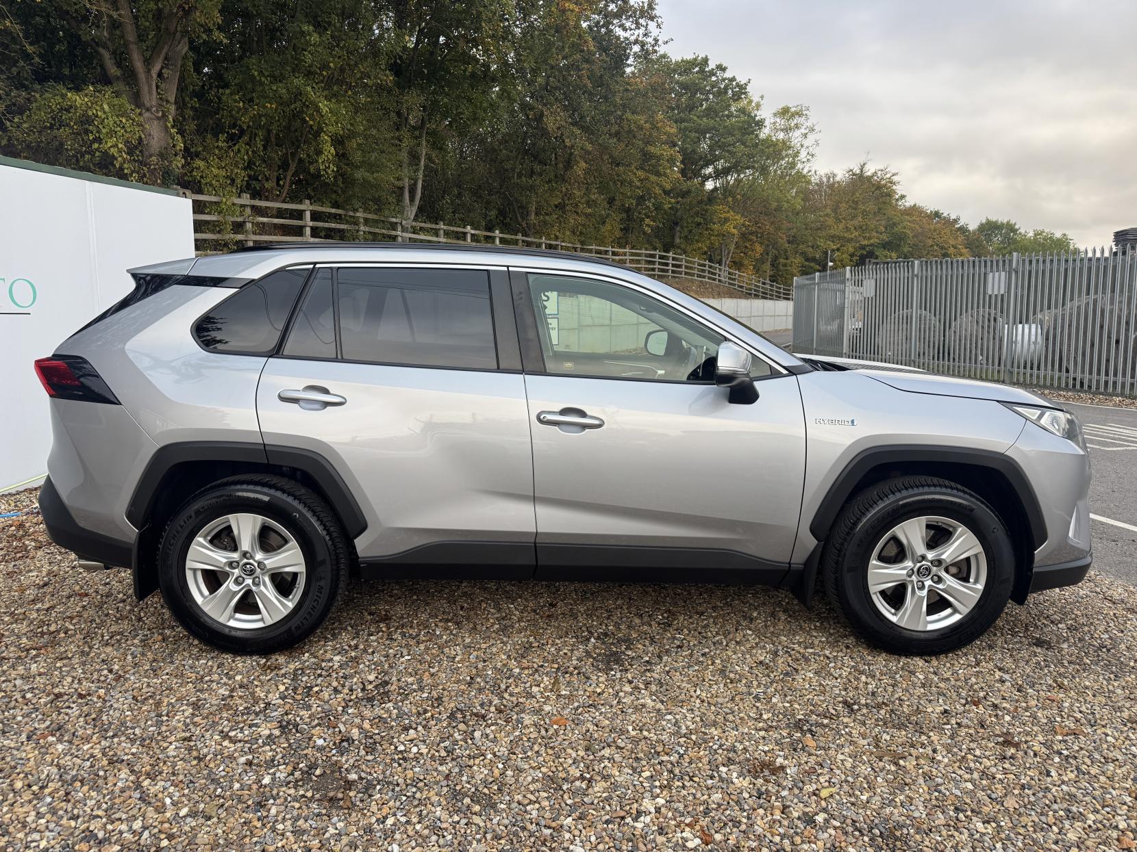 Toyota RAV4 2.5 VVT-h Icon SUV 5dr Petrol Hybrid CVT Euro 6 (s/s) (218 ps)