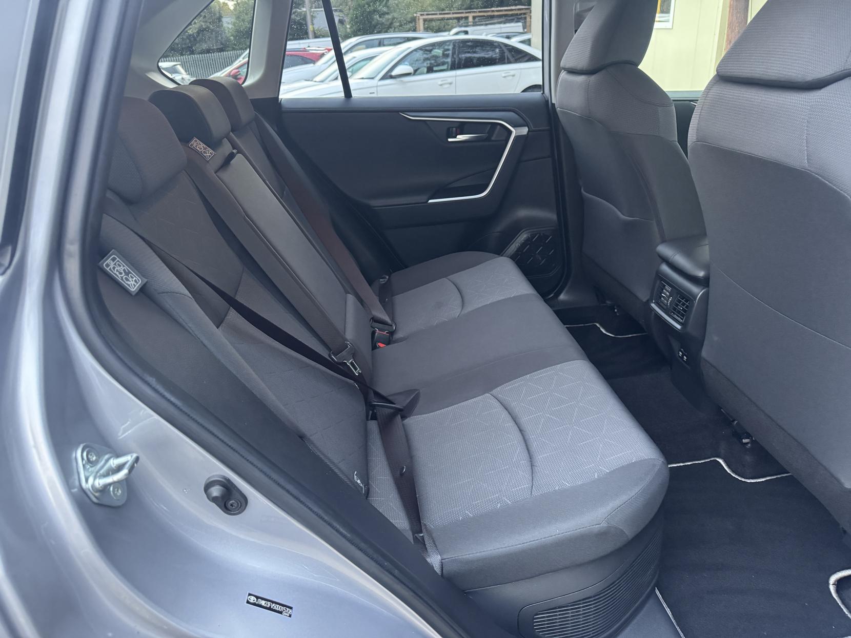 Toyota RAV4 2.5 VVT-h Icon SUV 5dr Petrol Hybrid CVT Euro 6 (s/s) (218 ps)