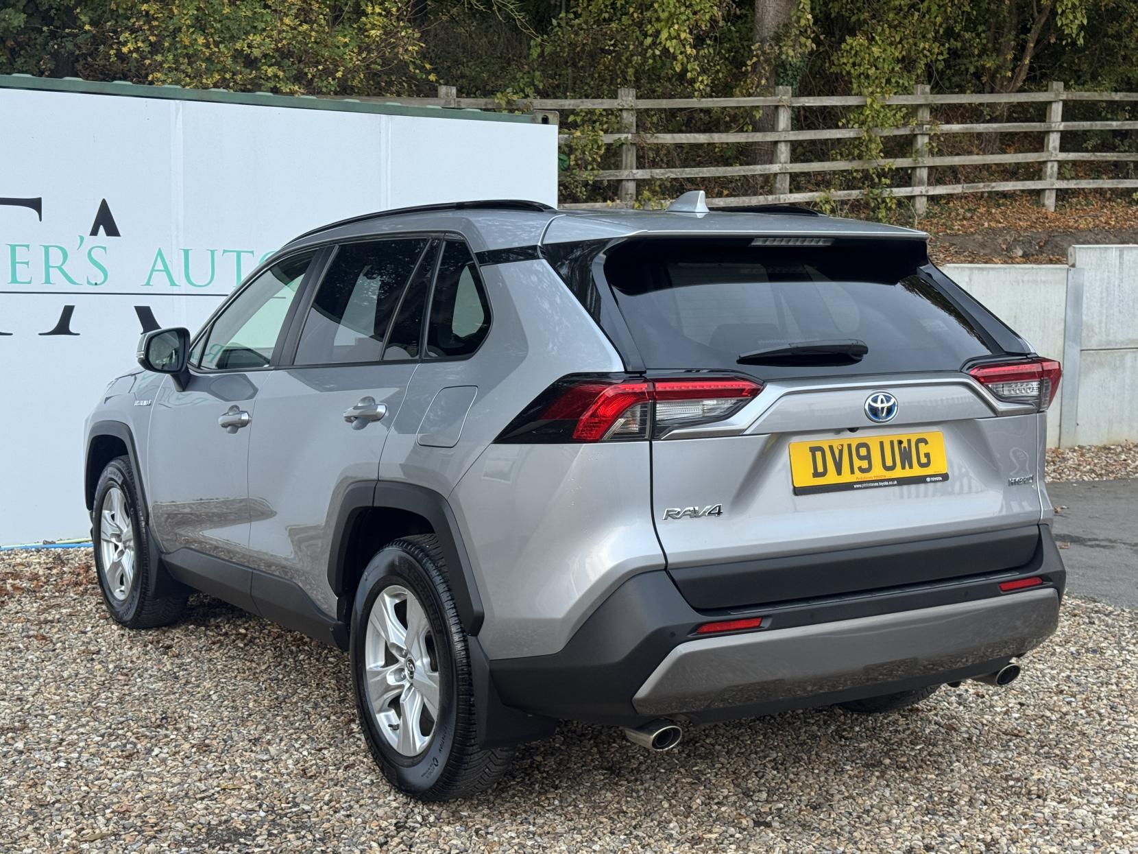 Toyota RAV4 2.5 VVT-h Icon SUV 5dr Petrol Hybrid CVT Euro 6 (s/s) (218 ps)