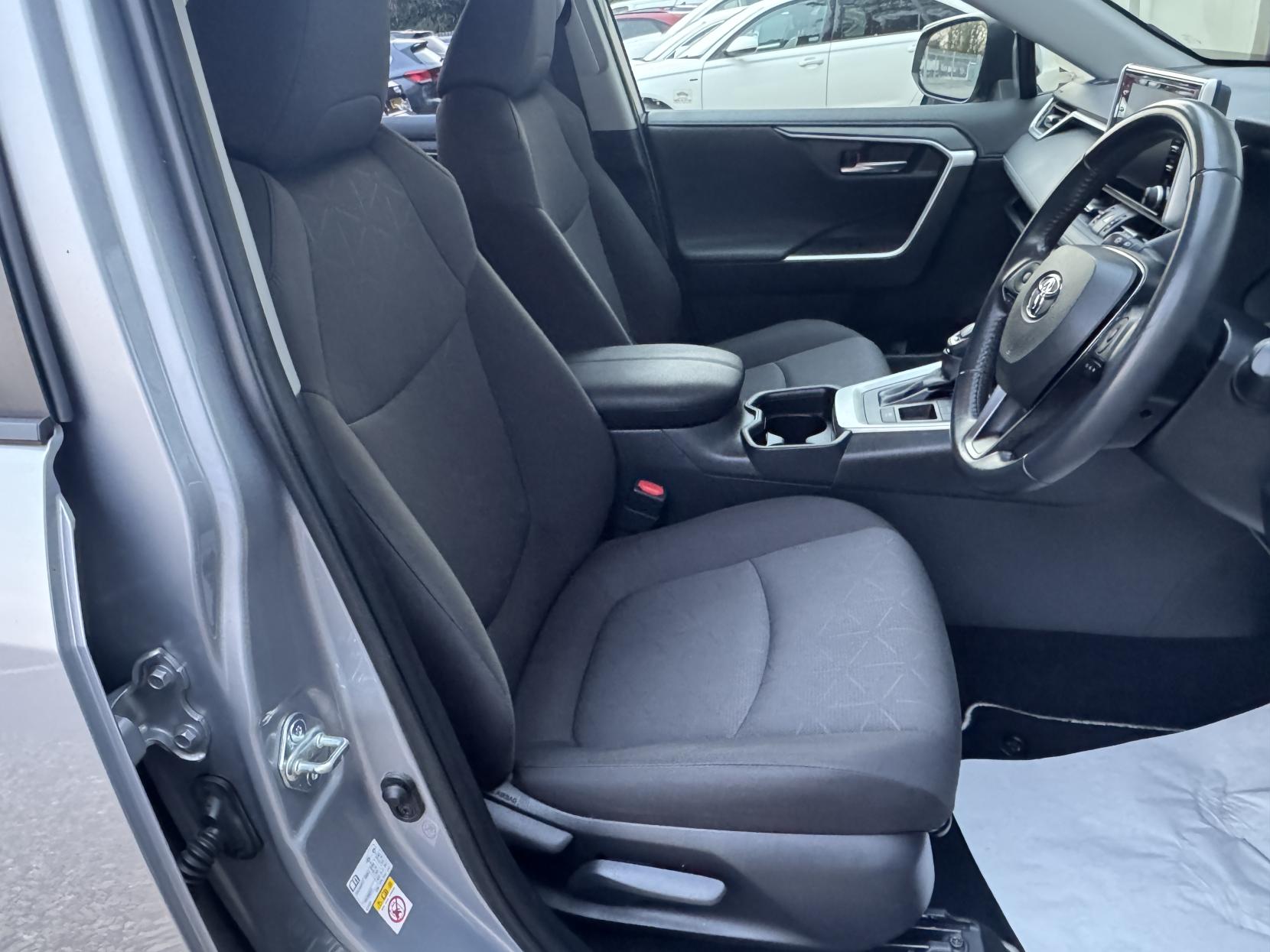 Toyota RAV4 2.5 VVT-h Icon SUV 5dr Petrol Hybrid CVT Euro 6 (s/s) (218 ps)
