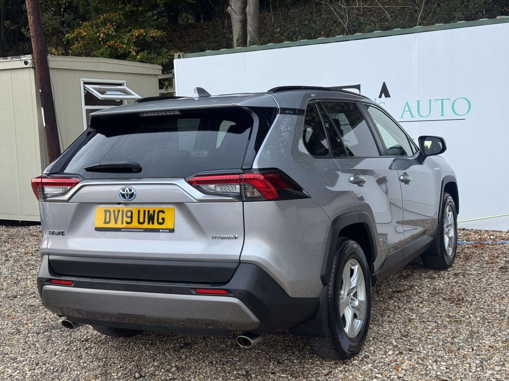 Toyota RAV4 2.5 VVT-h Icon SUV 5dr Petrol Hybrid CVT Euro 6 (s/s) (218 ps)
