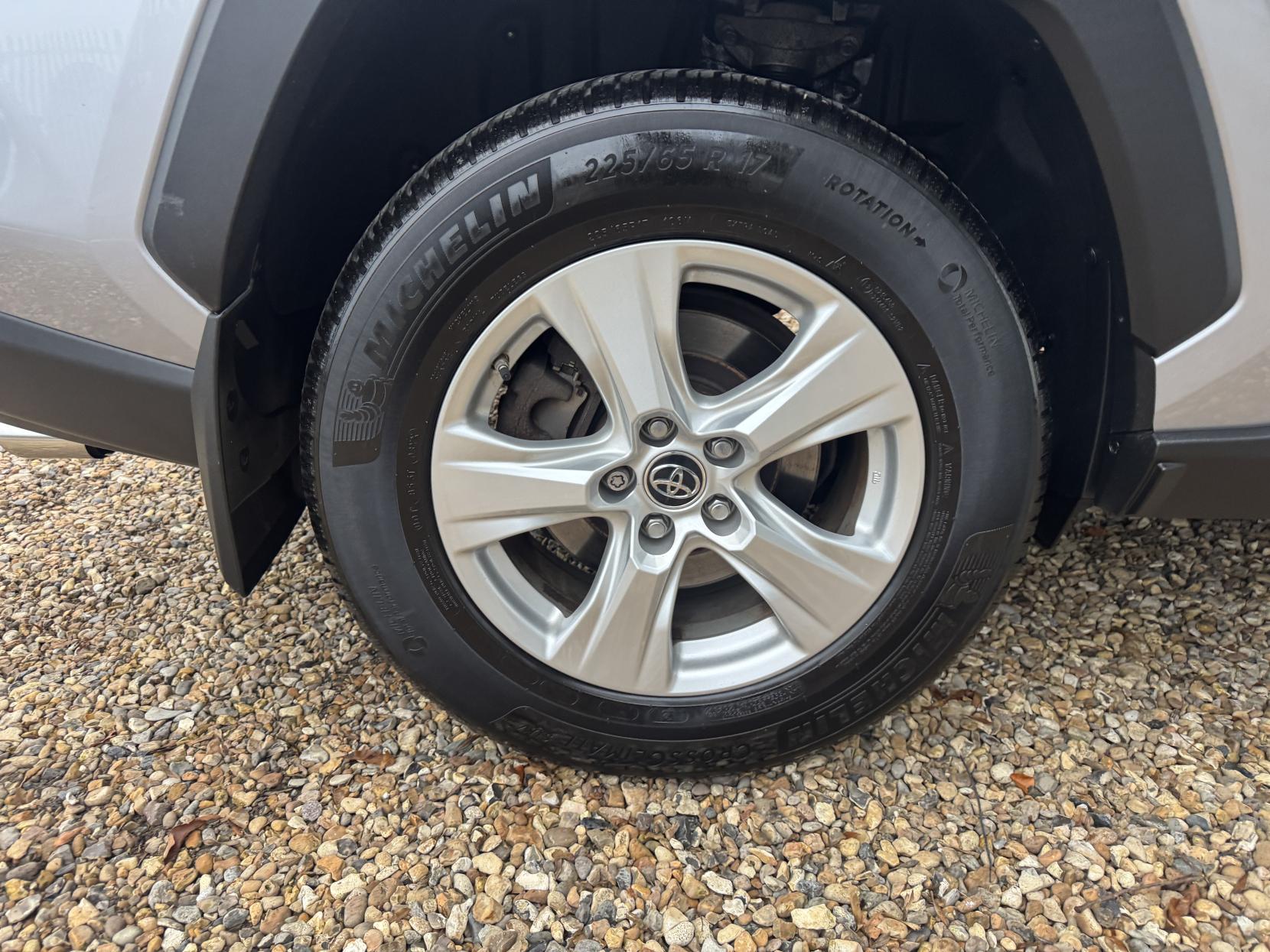 Toyota RAV4 2.5 VVT-h Icon SUV 5dr Petrol Hybrid CVT Euro 6 (s/s) (218 ps)