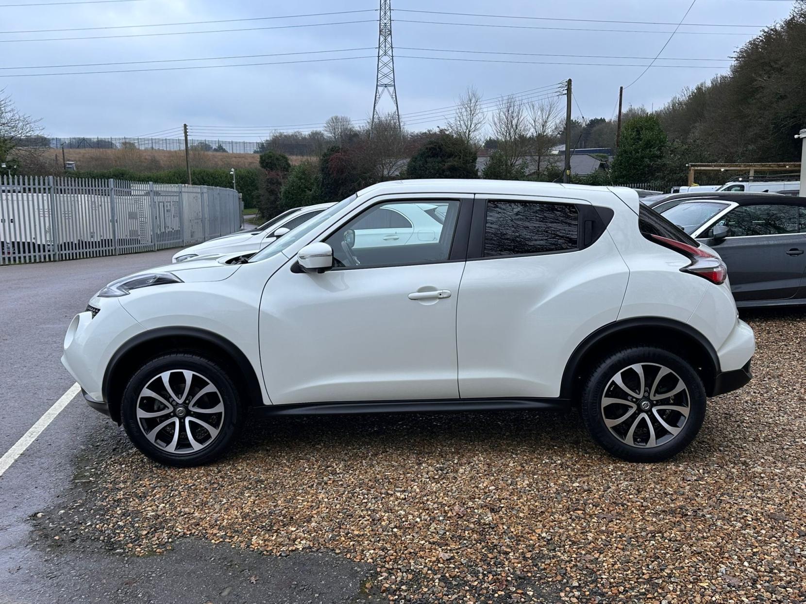 Nissan Juke 1.6 Tekna SUV 5dr Petrol XTRON Euro 6 (117 ps)