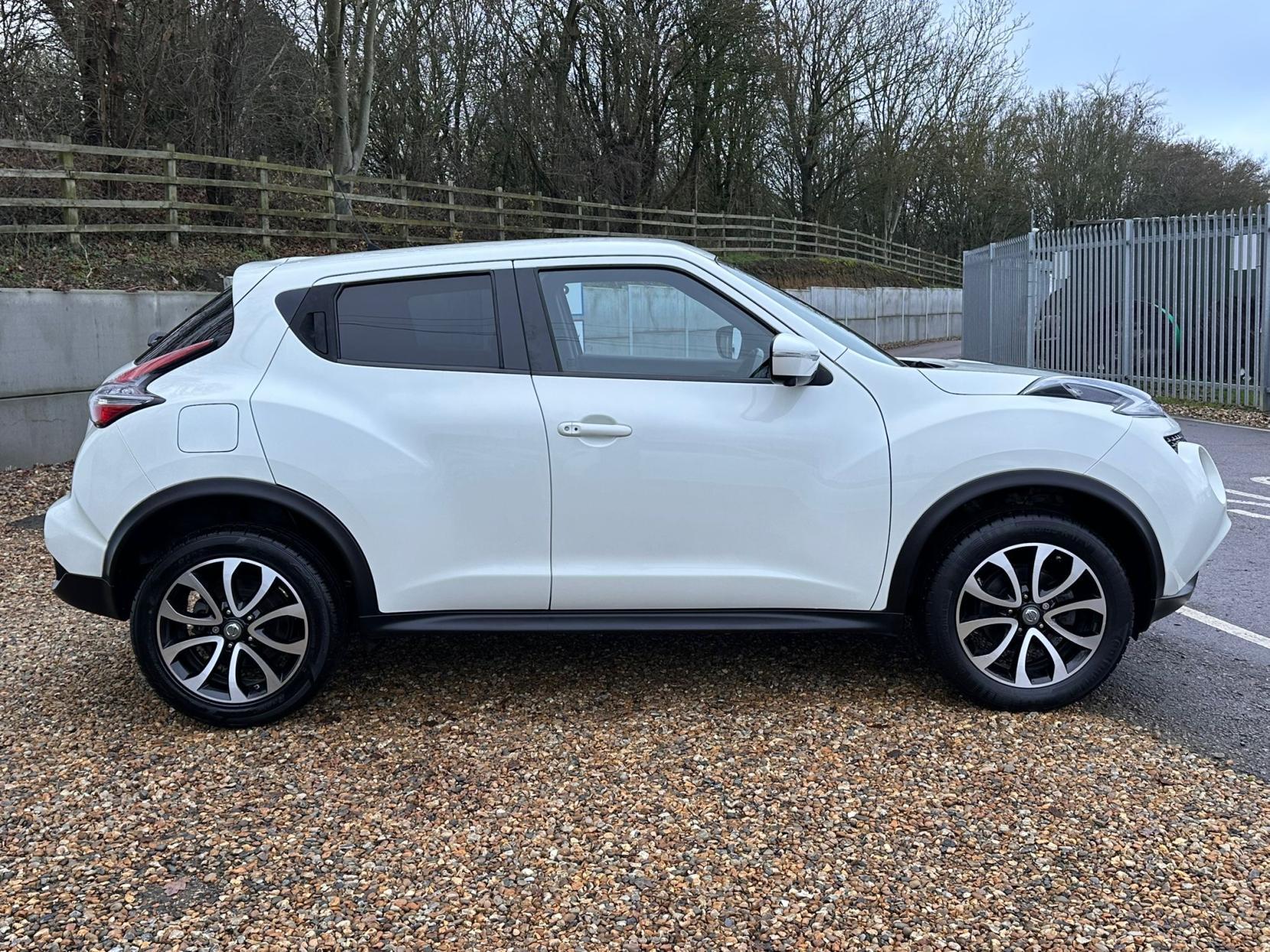 Nissan Juke 1.6 Tekna SUV 5dr Petrol XTRON Euro 6 (117 ps)