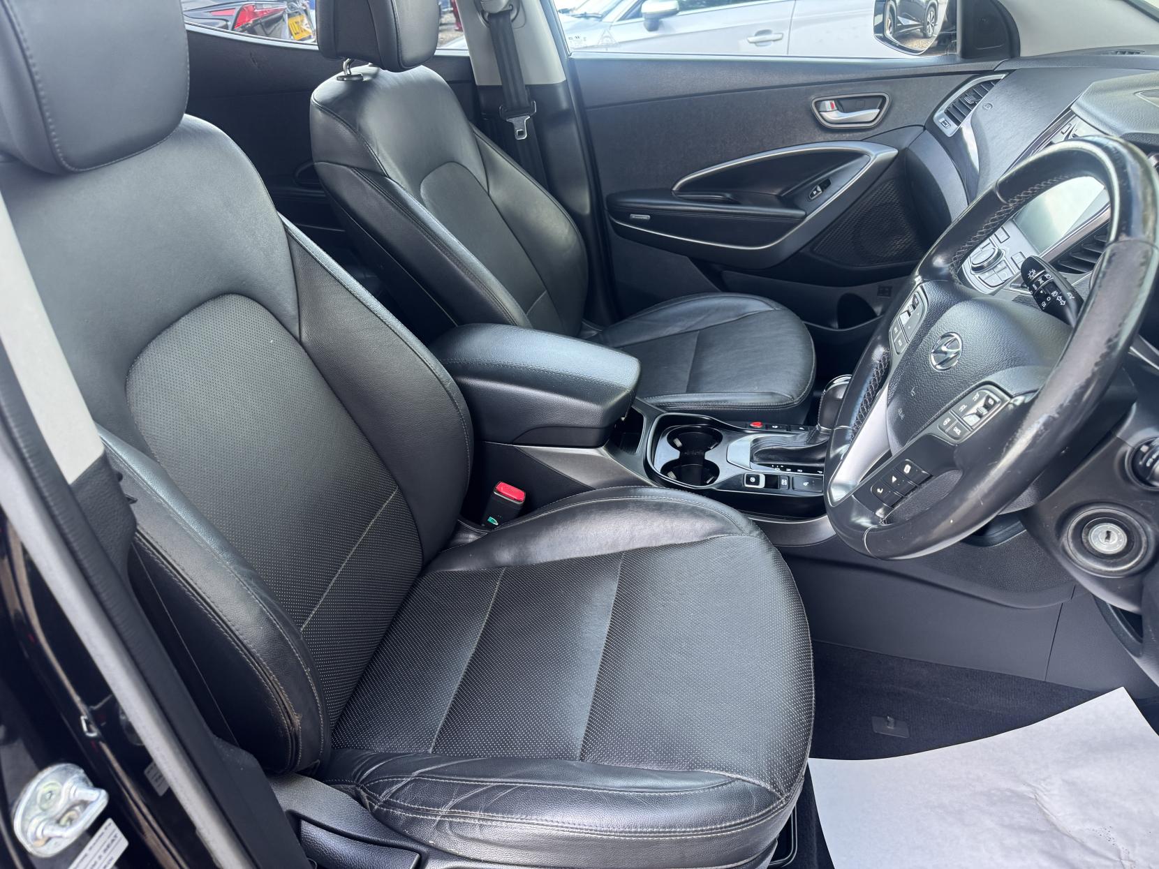 Hyundai Santa Fe 2.2 CRDi Premium SUV 5dr Diesel Auto 4WD Euro 5 (5 seat) (194 bhp)