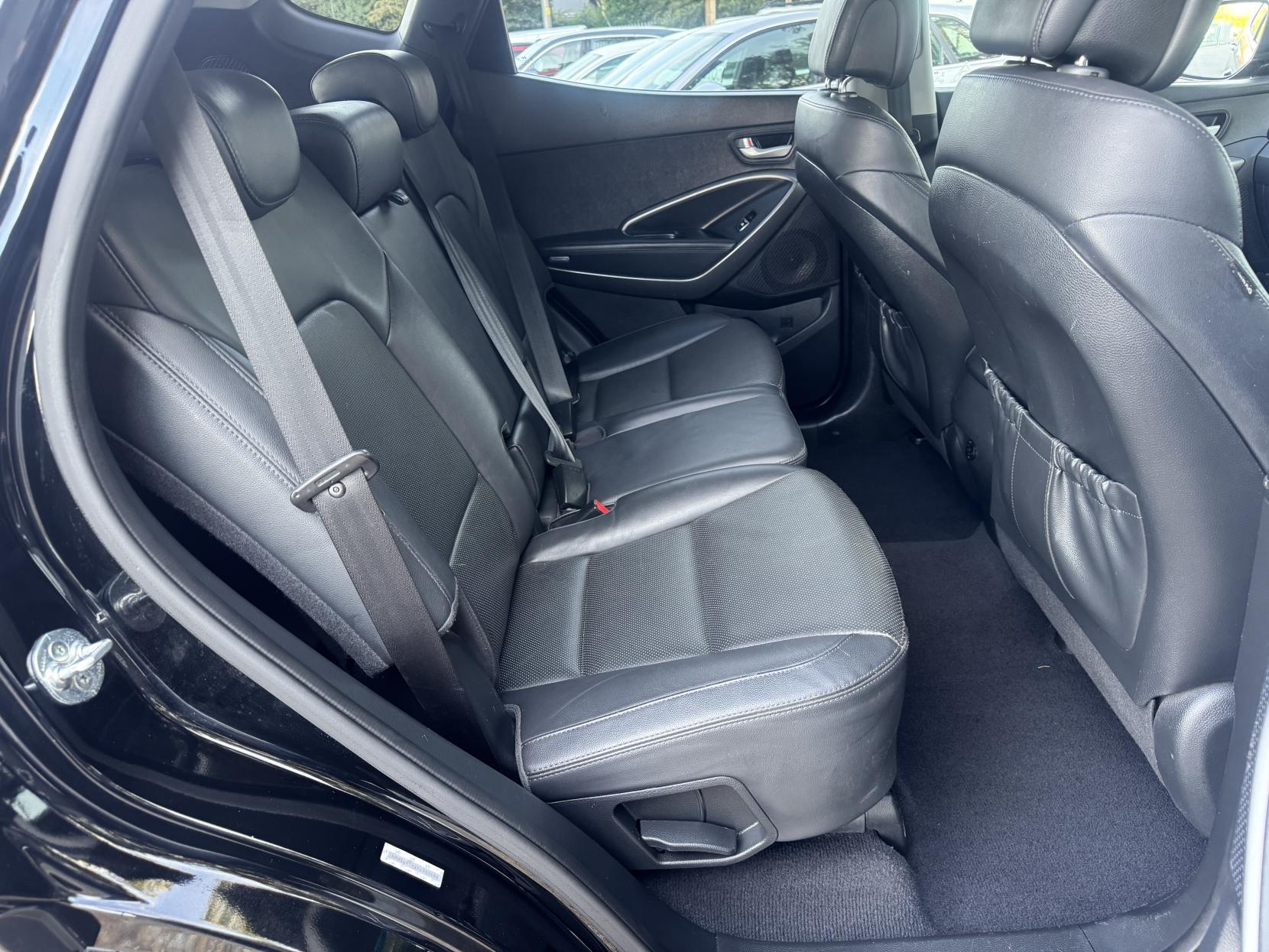 Hyundai Santa Fe 2.2 CRDi Premium SUV 5dr Diesel Auto 4WD Euro 5 (5 seat) (194 bhp)