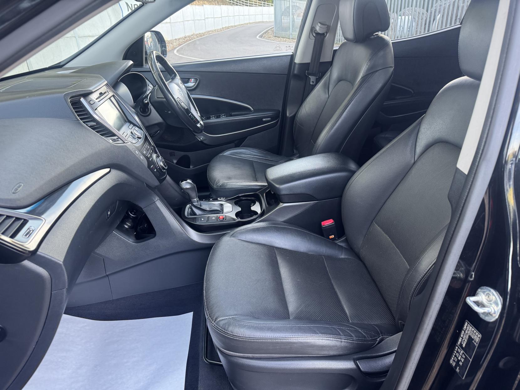 Hyundai Santa Fe 2.2 CRDi Premium SUV 5dr Diesel Auto 4WD Euro 5 (5 seat) (194 bhp)