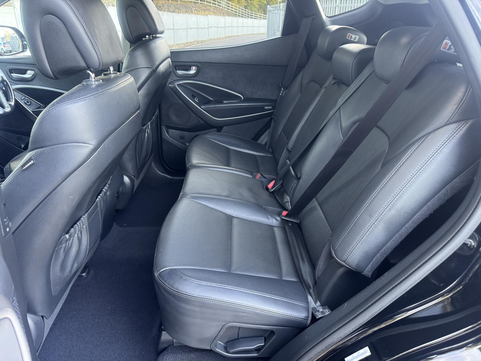 Hyundai Santa Fe 2.2 CRDi Premium SUV 5dr Diesel Auto 4WD Euro 5 (5 seat) (194 bhp)