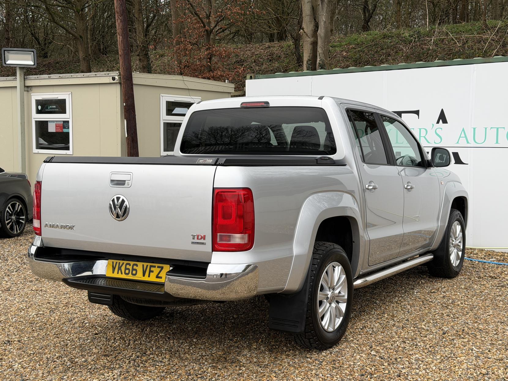 Volkswagen Amarok 2.0 BiTDI BlueMotion Tech Highline Pickup Double Cab 4dr Diesel Auto 4Motion Euro 5 (s/s) (180 ps)