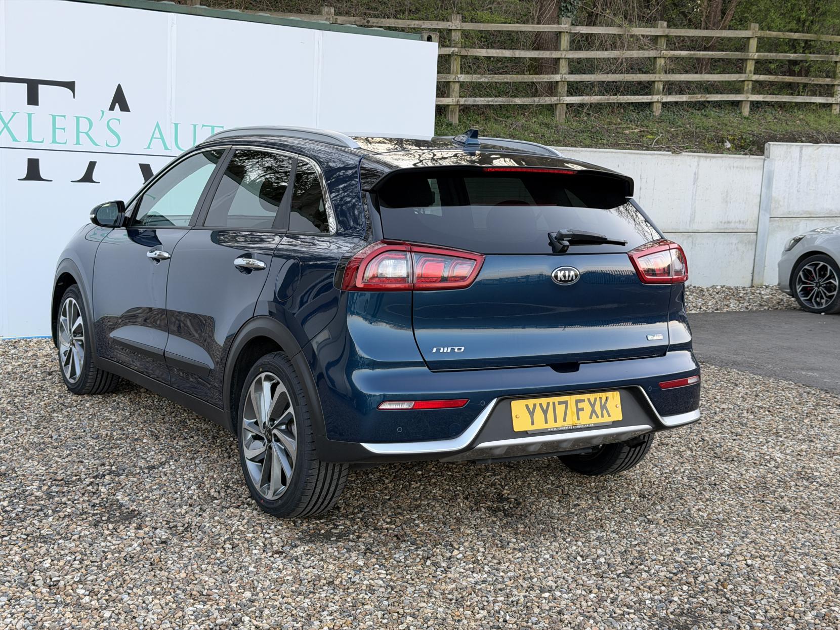 Kia Niro 1.6h GDi First Edition SUV 5dr Petrol Hybrid DCT Euro 6 (s/s) (139 bhp)