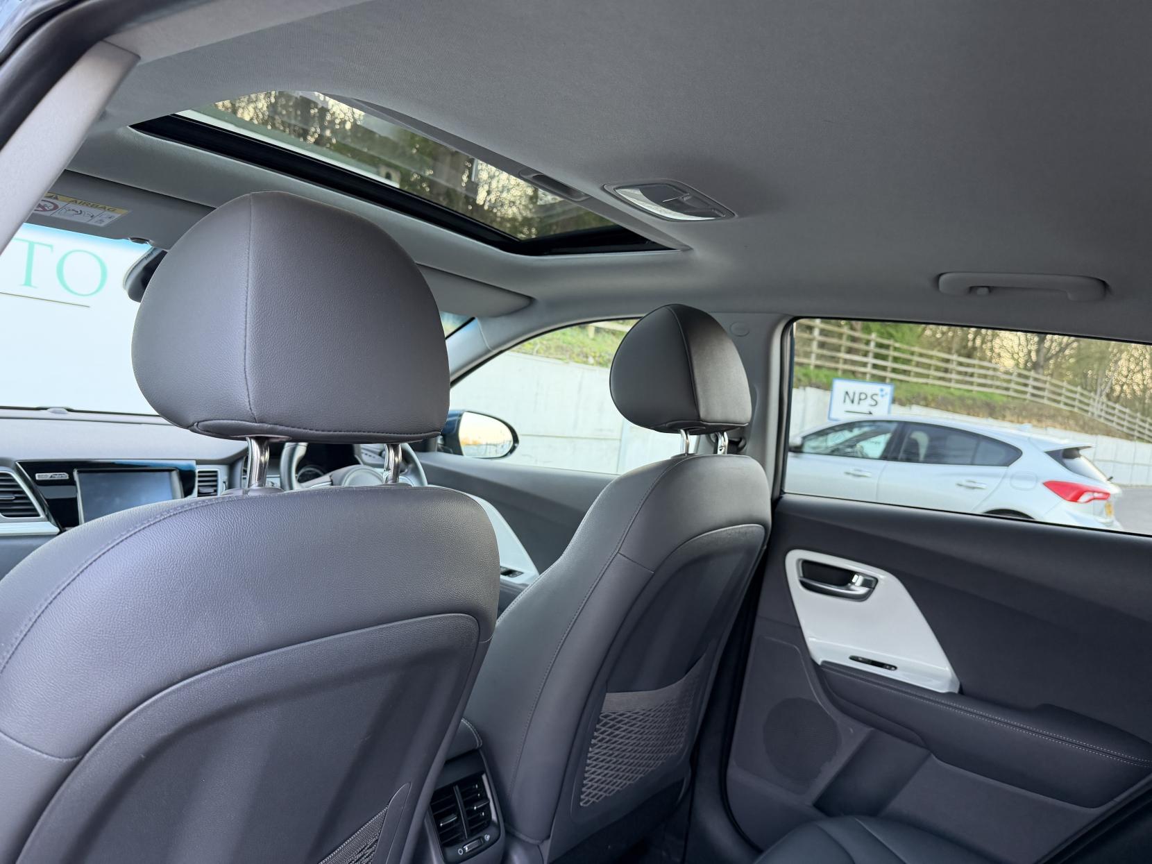 Kia Niro 1.6h GDi First Edition SUV 5dr Petrol Hybrid DCT Euro 6 (s/s) (139 bhp)