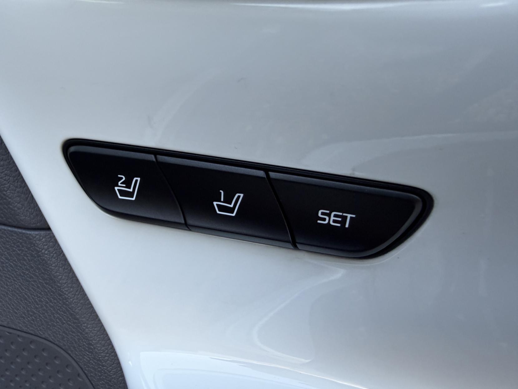 Kia Niro 1.6h GDi First Edition SUV 5dr Petrol Hybrid DCT Euro 6 (s/s) (139 bhp)