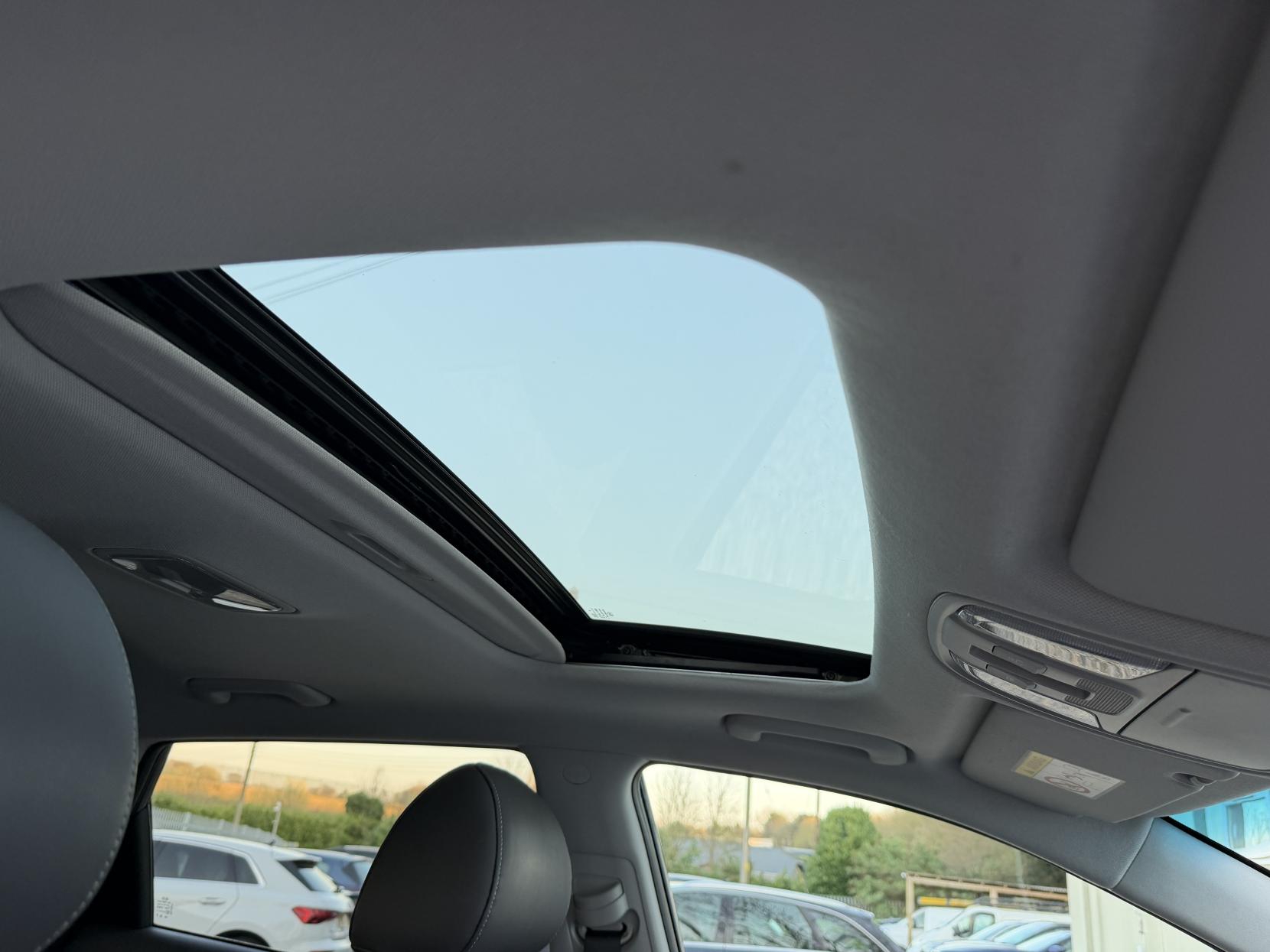 Kia Niro 1.6h GDi First Edition SUV 5dr Petrol Hybrid DCT Euro 6 (s/s) (139 bhp)