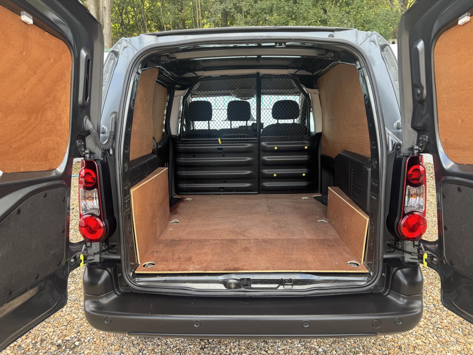 Peugeot Partner 1.6 BlueHDi 854 Professional Panel Van 5dr Diesel Manual L1 (112 g/km, 97.64 bhp)