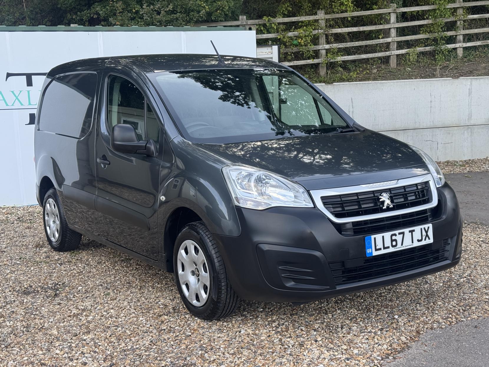Peugeot Partner 1.6 BlueHDi 854 Professional Panel Van 5dr Diesel Manual L1 (112 g/km, 97.64 bhp)