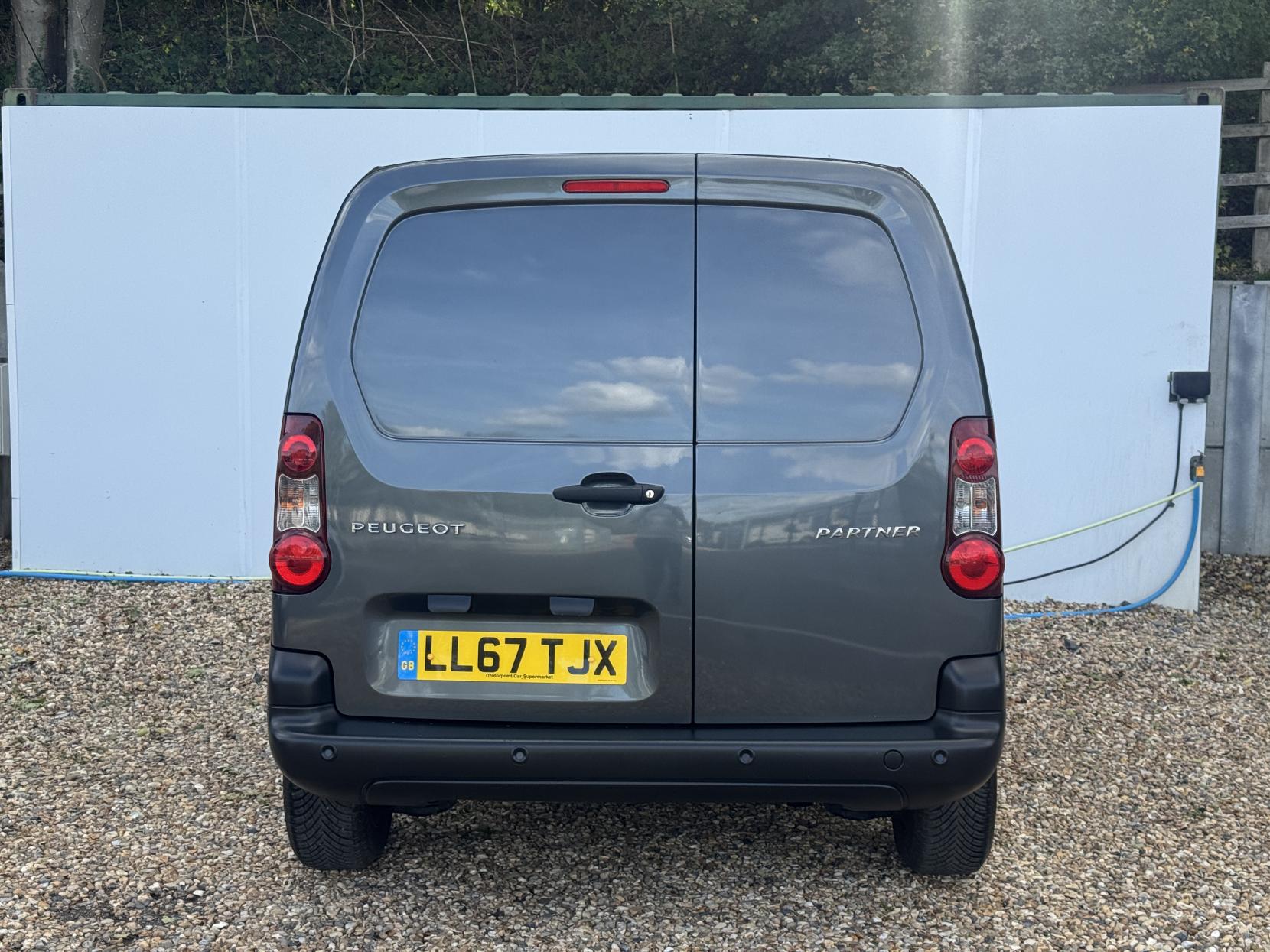 Peugeot Partner 1.6 BlueHDi 854 Professional Panel Van 5dr Diesel Manual L1 (112 g/km, 97.64 bhp)