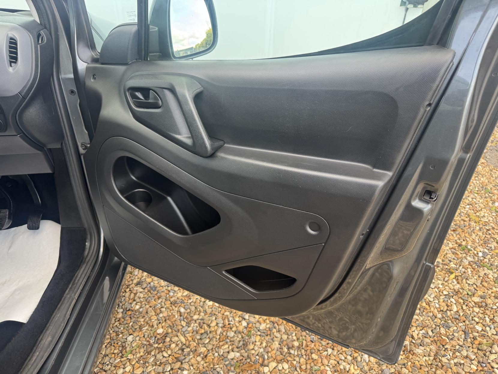 Peugeot Partner 1.6 BlueHDi 854 Professional Panel Van 5dr Diesel Manual L1 (112 g/km, 97.64 bhp)
