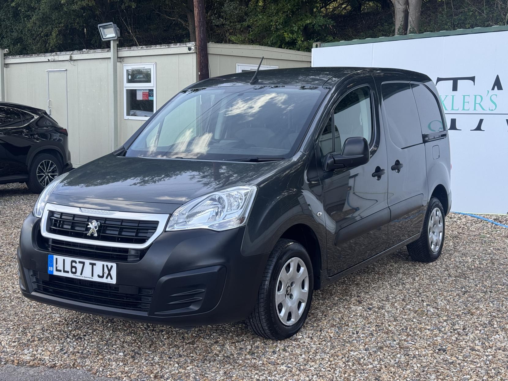 Peugeot Partner 1.6 BlueHDi 854 Professional Panel Van 5dr Diesel Manual L1 (112 g/km, 97.64 bhp)