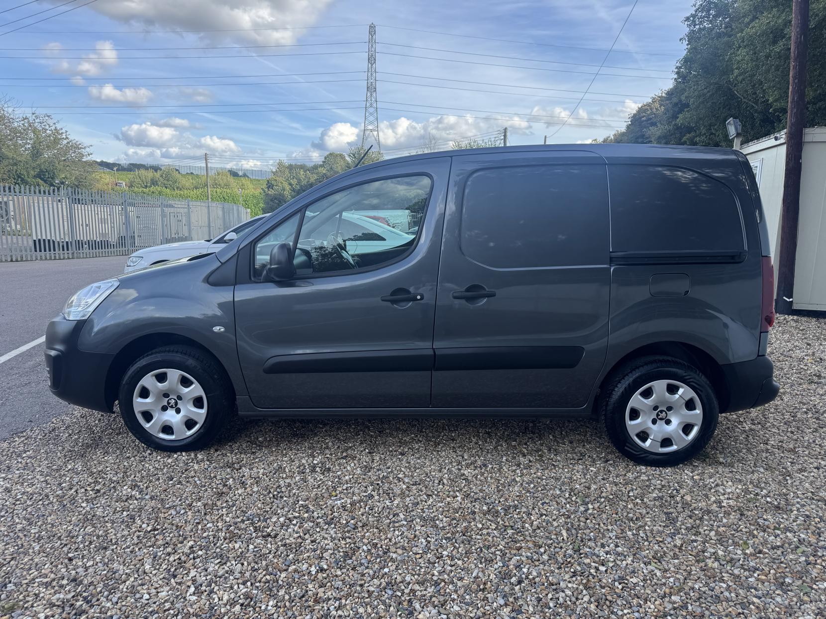 Peugeot Partner 1.6 BlueHDi 854 Professional Panel Van 5dr Diesel Manual L1 (112 g/km, 97.64 bhp)