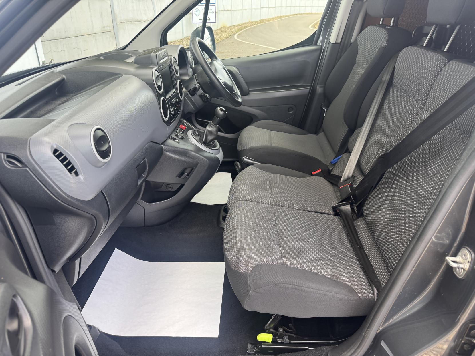 Peugeot Partner 1.6 BlueHDi 854 Professional Panel Van 5dr Diesel Manual L1 (112 g/km, 97.64 bhp)