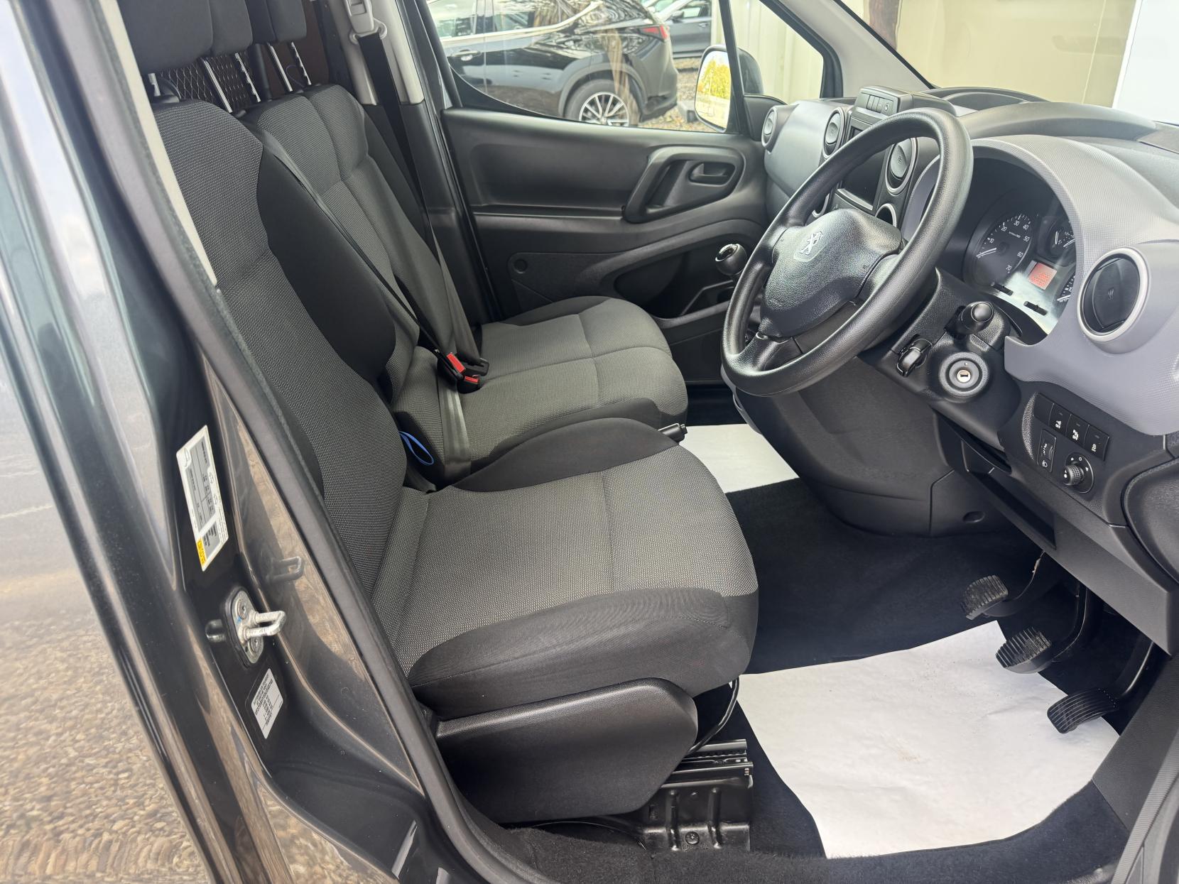 Peugeot Partner 1.6 BlueHDi 854 Professional Panel Van 5dr Diesel Manual L1 (112 g/km, 97.64 bhp)