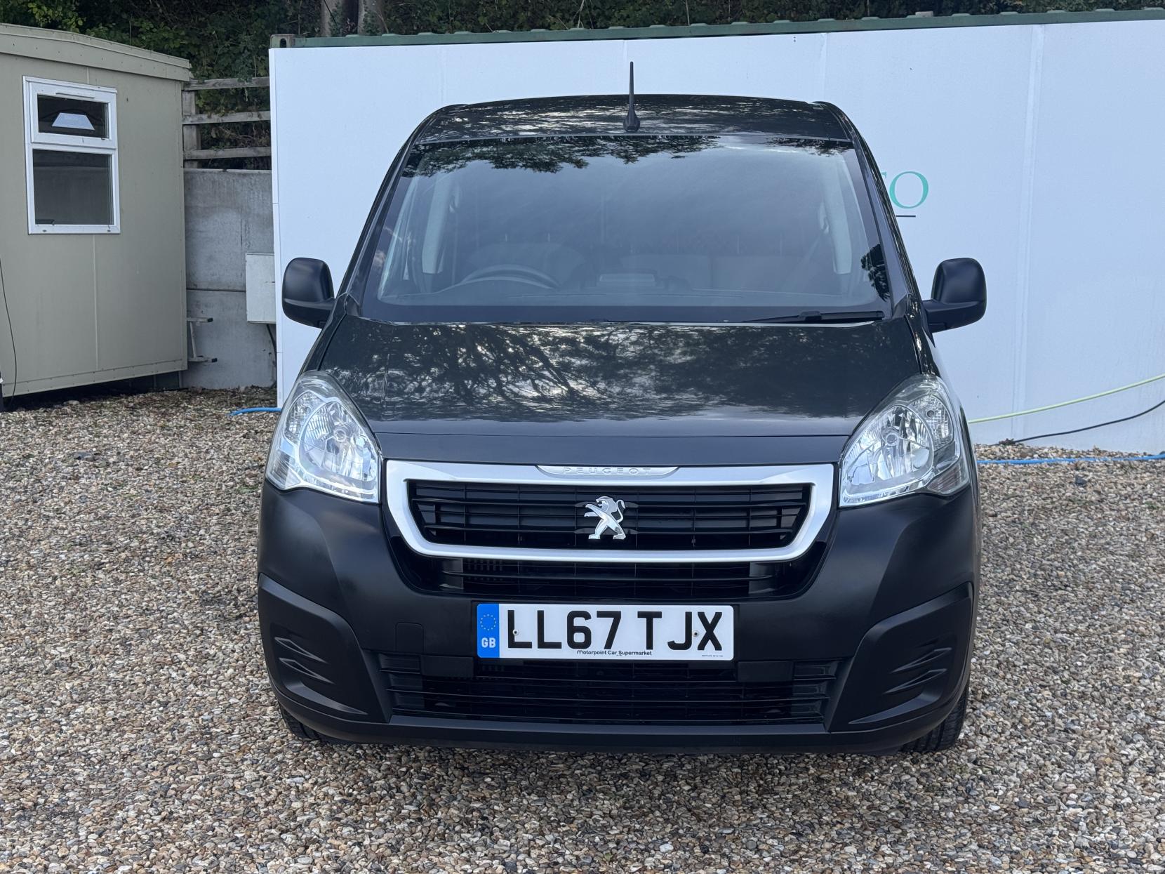 Peugeot Partner 1.6 BlueHDi 854 Professional Panel Van 5dr Diesel Manual L1 (112 g/km, 97.64 bhp)