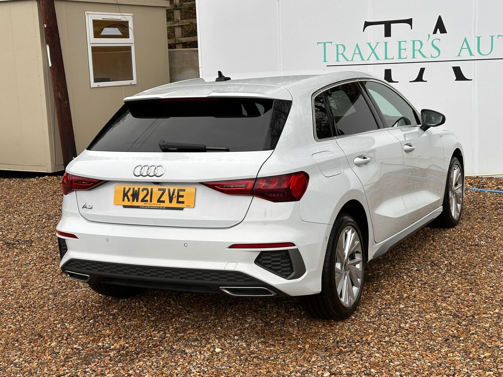 Audi A3 1.4 TFSIe 40 S line Sportback 5dr Petrol Plug-in Hybrid S Tronic Euro 6 (s/s) 13kWh (204 ps)