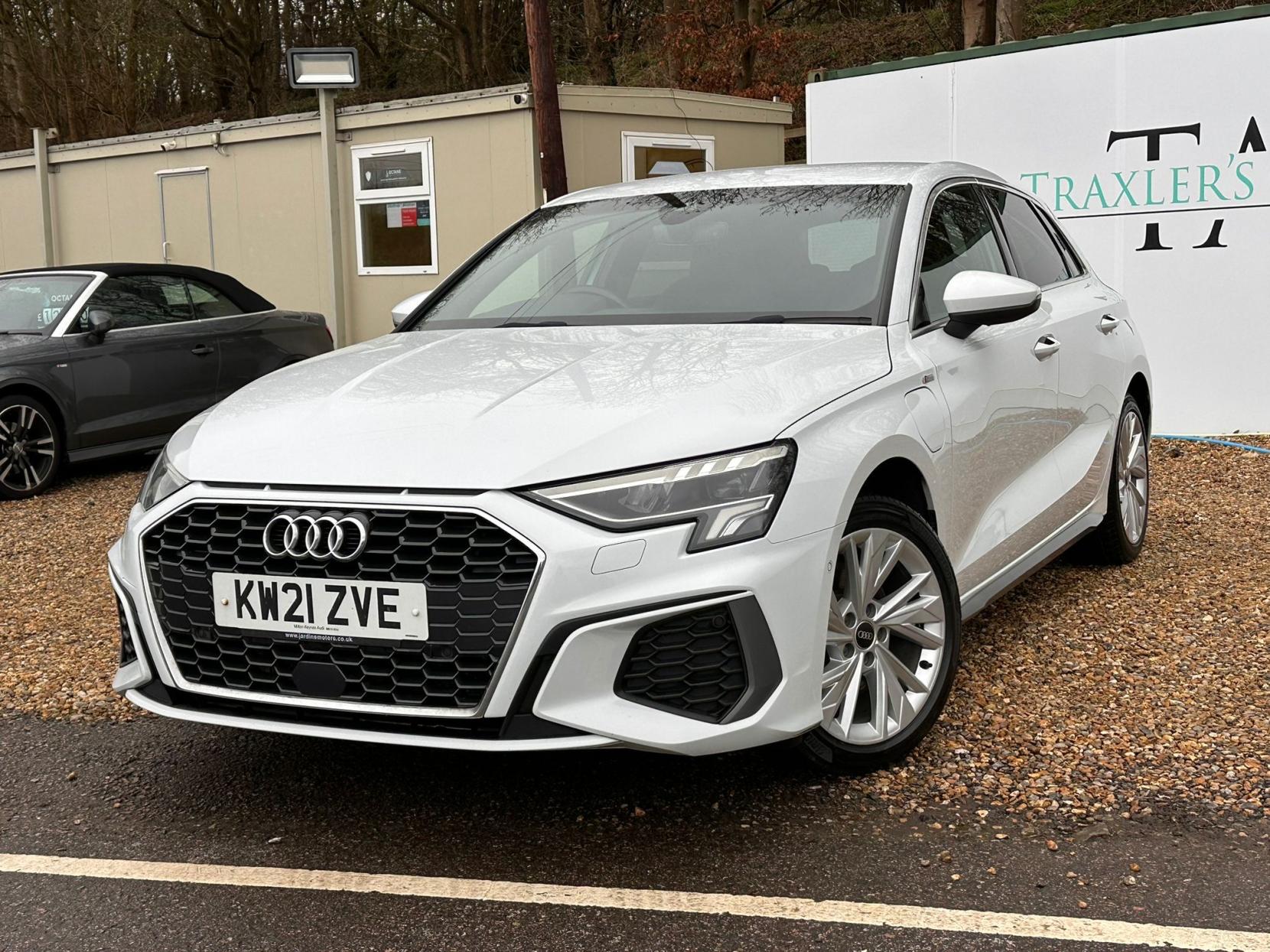 Audi A3 1.4 TFSIe 40 S line Sportback 5dr Petrol Plug-in Hybrid S Tronic Euro 6 (s/s) 13kWh (204 ps)