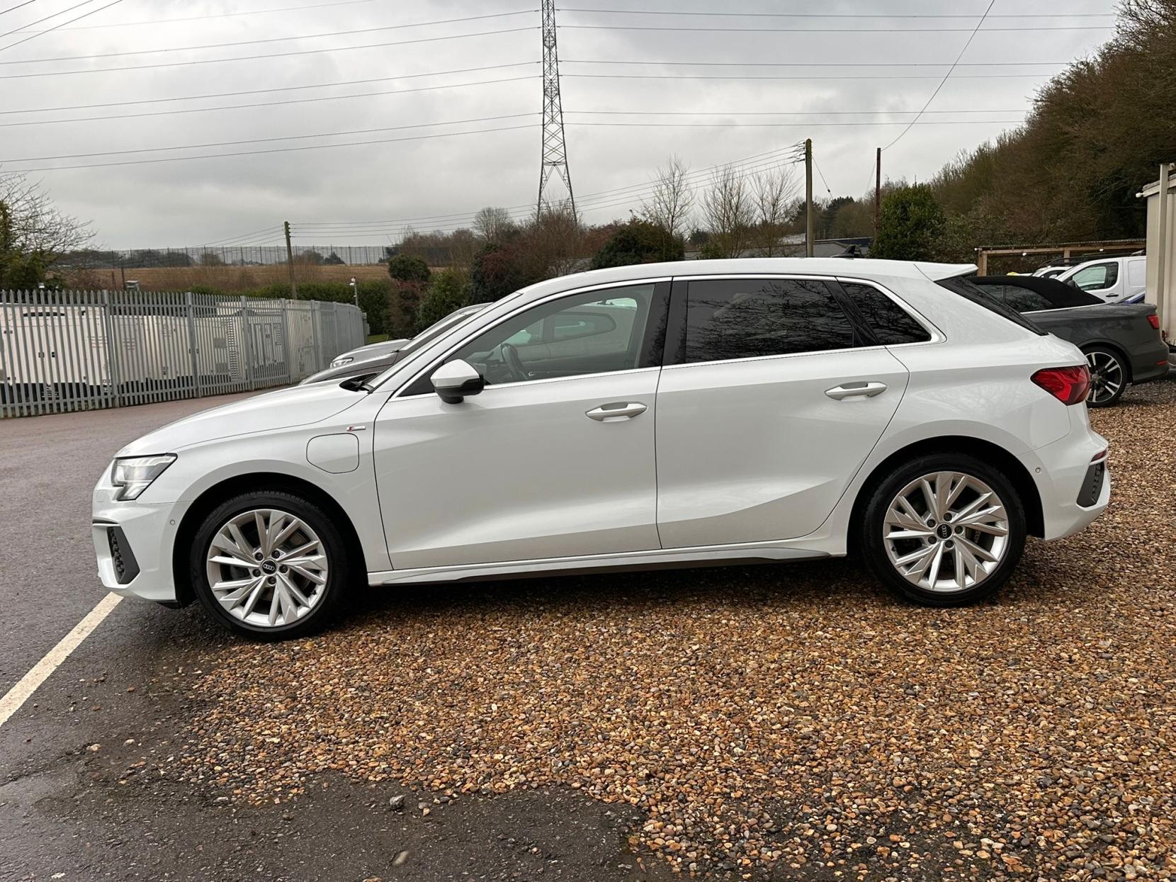 Audi A3 1.4 TFSIe 40 S line Sportback 5dr Petrol Plug-in Hybrid S Tronic Euro 6 (s/s) 13kWh (204 ps)