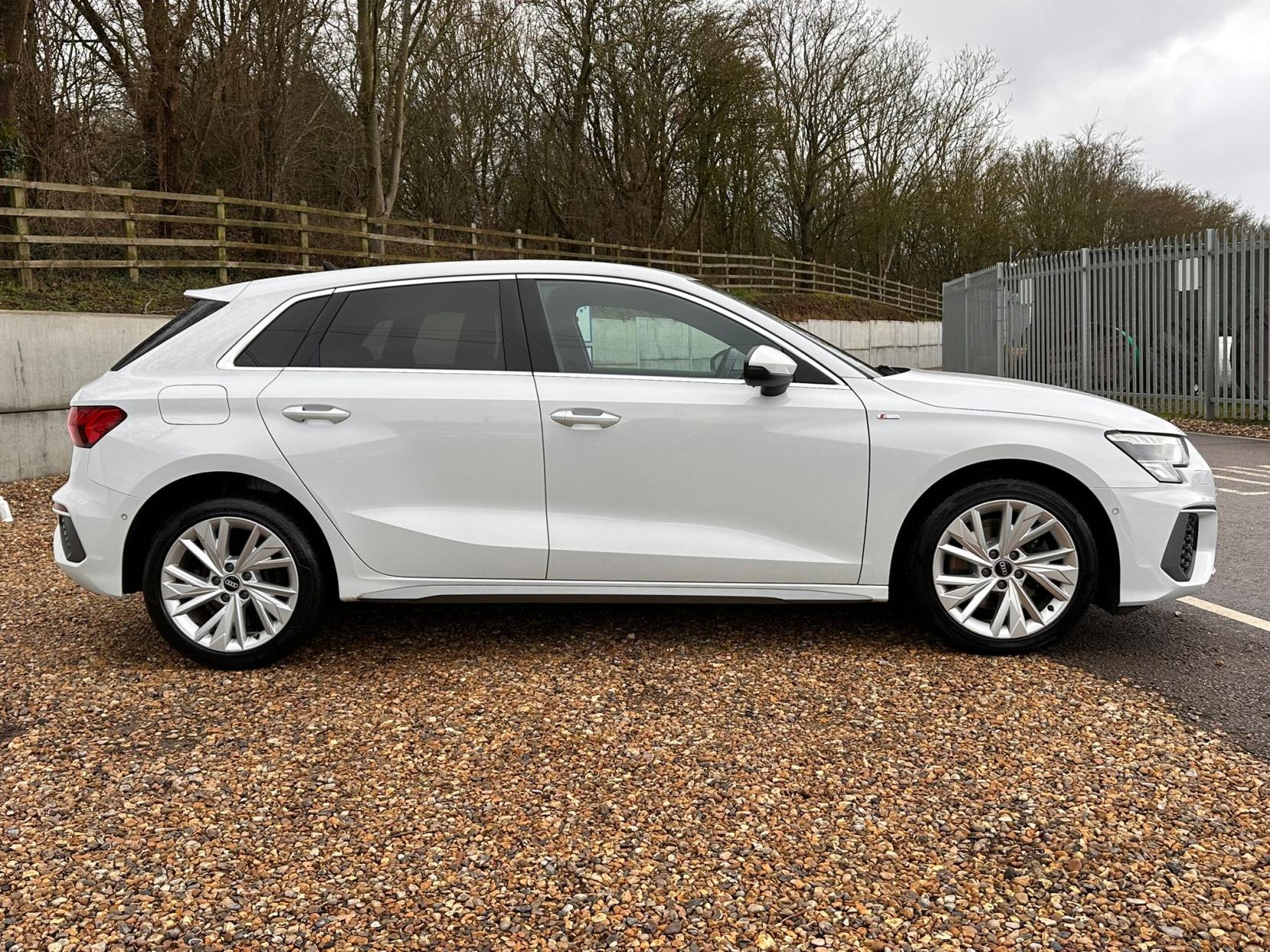 Audi A3 1.4 TFSIe 40 S line Sportback 5dr Petrol Plug-in Hybrid S Tronic Euro 6 (s/s) 13kWh (204 ps)